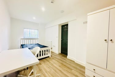 1 bed studio, Derby Road, Lenton, Nottingham, NG72DP - Image 1